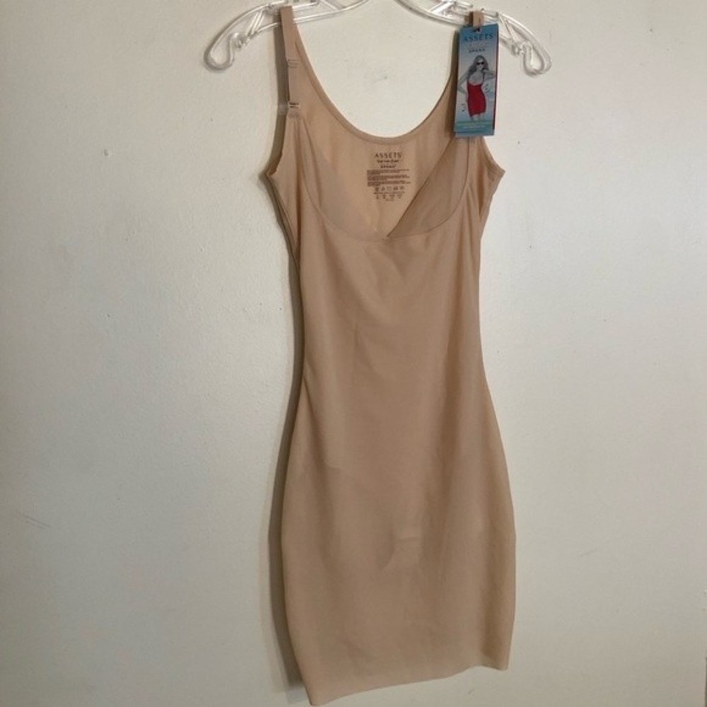 Assets by Spanx Red Hot Label Featherweight Firmers Body Slip Slimming S NWT New